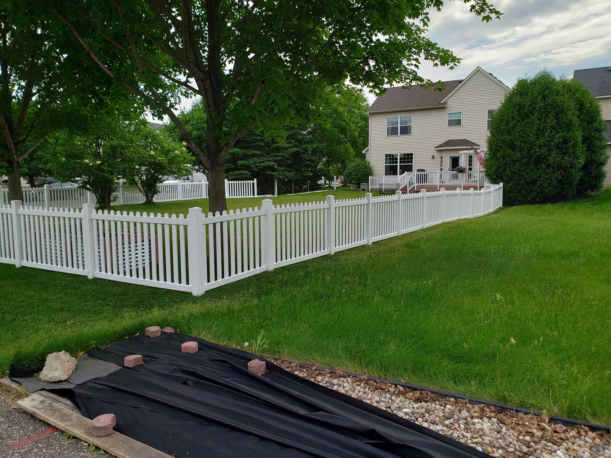 northland-woodbury-vinyl-picket-fence